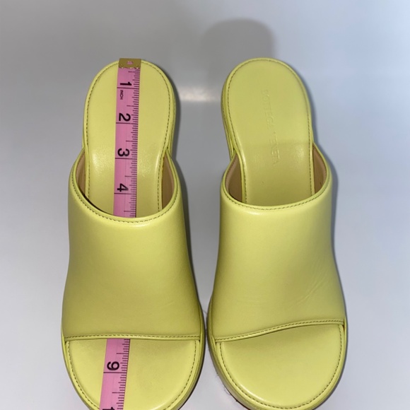 BOTTEGA VENETA wedge sandals (size 39) in light green lambskin - Picture 14 of 16